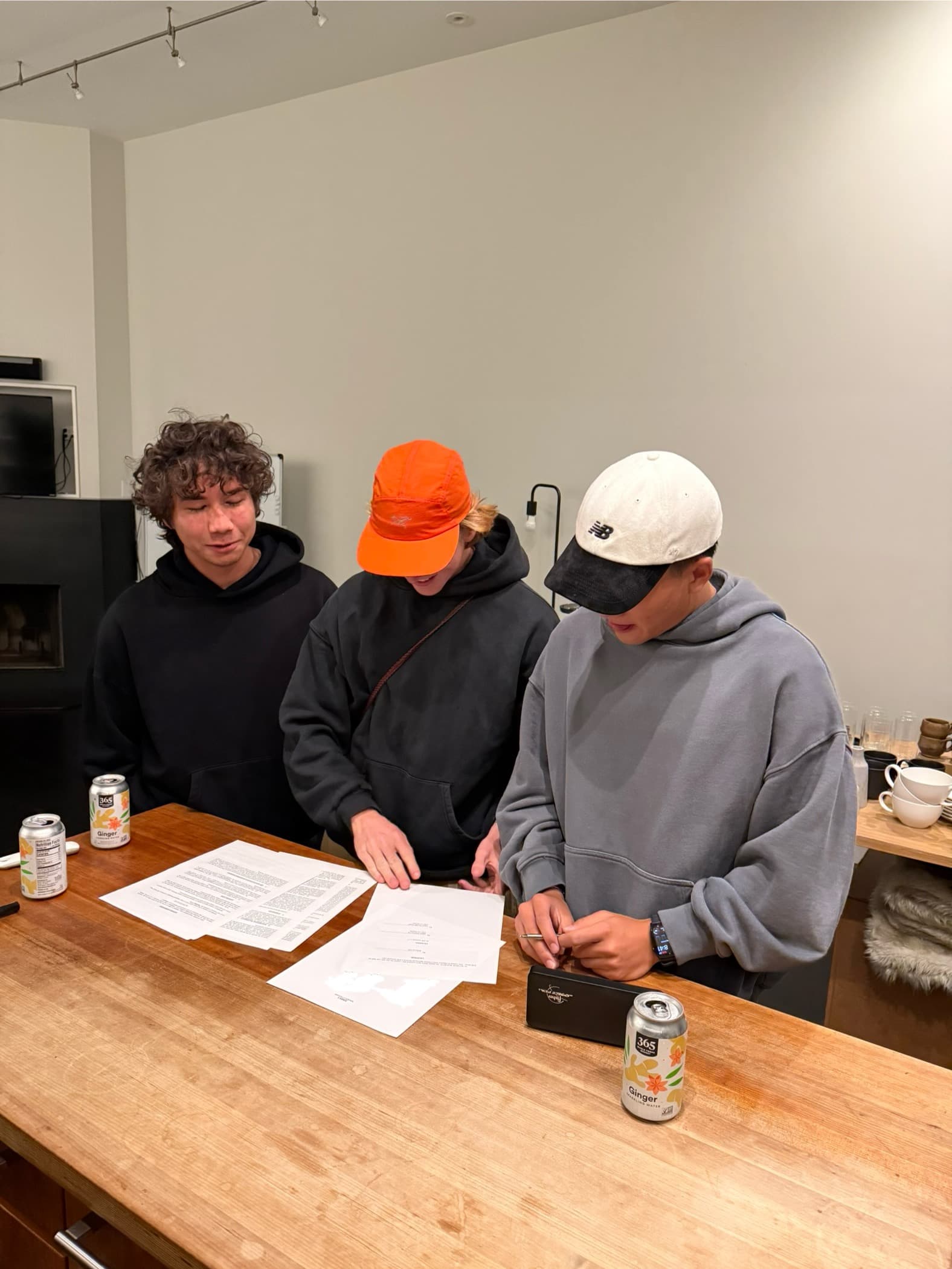 Us signing the lease